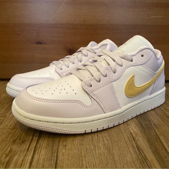 ✨ WMNS AIR JORDAN 1 LOW - Picture 3 of 12